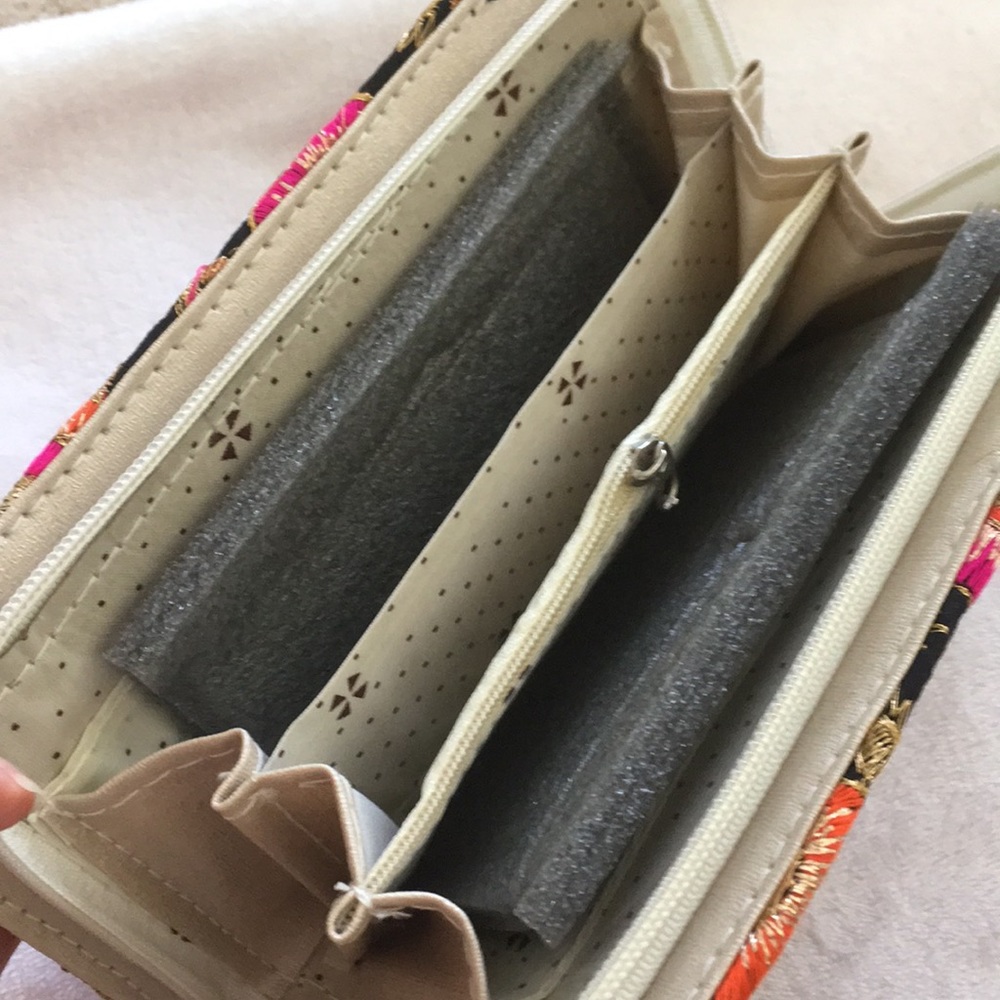 SOLD✨Vintage Thread-work Wallet✨ - Picture 4 of 6